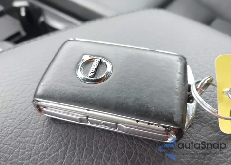 2020 Volvo V60 Cross Country T5 z USA, uszkodzony, nr VIN YV4102WKXL1030210